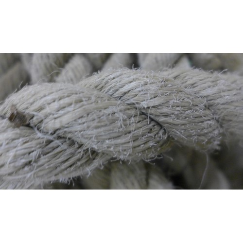 5268 - Approximately 18m of heavy duty balistrade rope