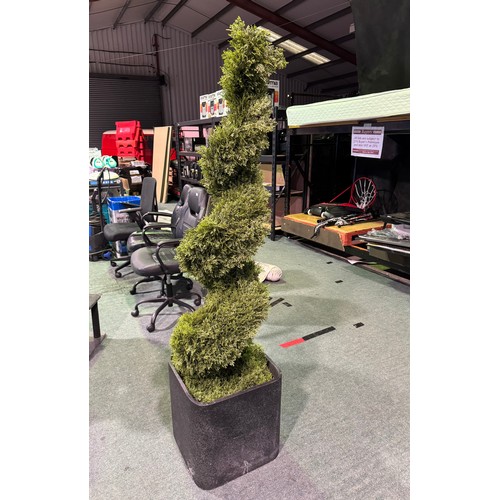 6249 - 6Ft Cedar Spiral Topiary Tree, Original RRP £159.99 + VAT (349-404) *This lot is subject to VAT