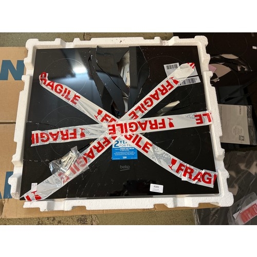 4085 - 5 x Glass electric hobs to include Bosch, Beko and CDA (Damaged) *This lot is subject to VAT