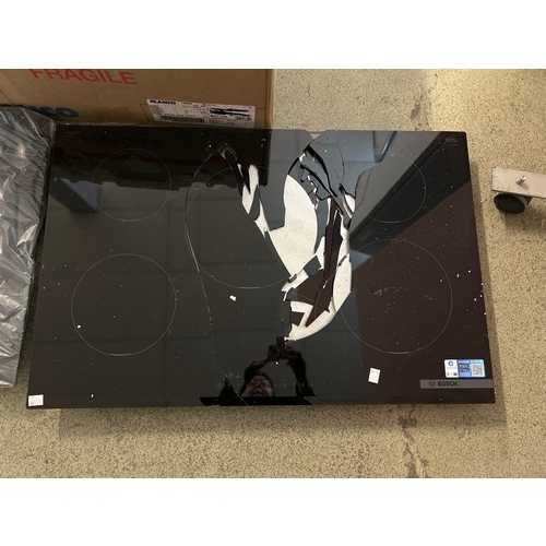 4085 - 5 x Glass electric hobs to include Bosch, Beko and CDA (Damaged) *This lot is subject to VAT