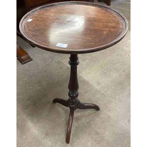 179 - A Victorian mahogany circular tripod lamp table