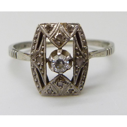 7021 - A white metal Art Deco diamond set ring, 1.9g, P