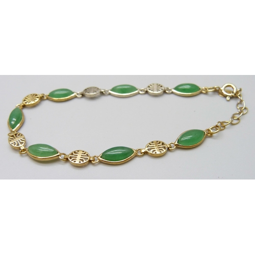 7025 - A silver gilt and jade set bracelet, 5.2g, 19.5cm