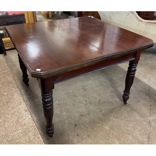 217 - A Victorian mahogany dining table