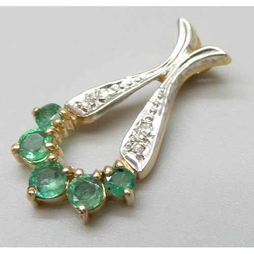 7052 - A 9ct gold, emerald and diamond pendant, 1.2g, 2.1cm