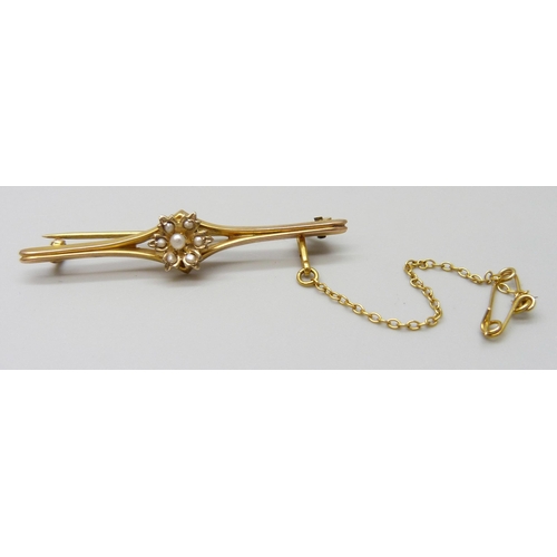 7062 - A 9ct gold and floral seed pearl set bar brooch, 2.1g, 4.4cm