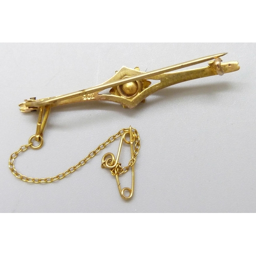 7062 - A 9ct gold and floral seed pearl set bar brooch, 2.1g, 4.4cm