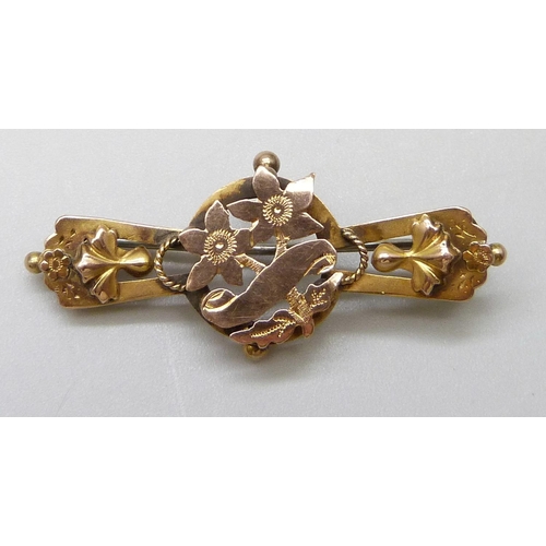 7068 - A Victorian 9ct gold brooch, base metal hook and pin, 2.2g, 3.8cm