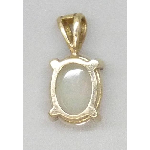 7069 - A 9k gold and opal pendant, 0.6g, 1.2cm