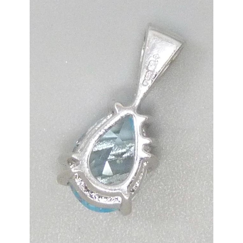 7071 - A 9ct white gold topaz set pendant, 1.2g, 1.4cm