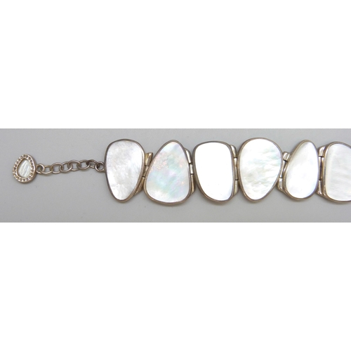 7072 - A silver and mother of pearl panel bracelet, 30g, 20cm