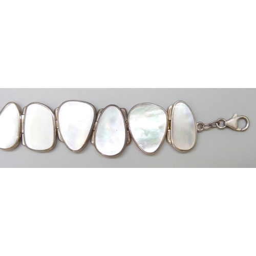 7072 - A silver and mother of pearl panel bracelet, 30g, 20cm