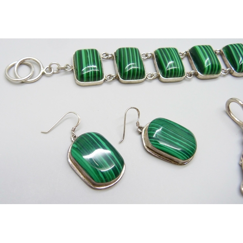 7074 - A silver mounted sliced malachite  jewellery set - bracelet, pendant and earrings, 69g total