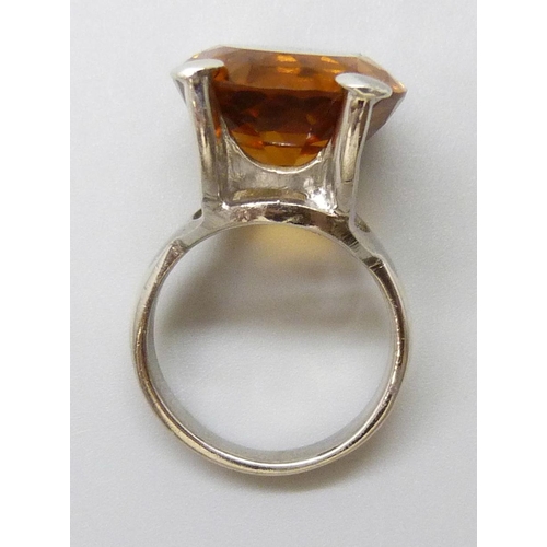 7090 - A large silver citrine set ring, 12g, P/Q, stone 2.2 x 1.7cm