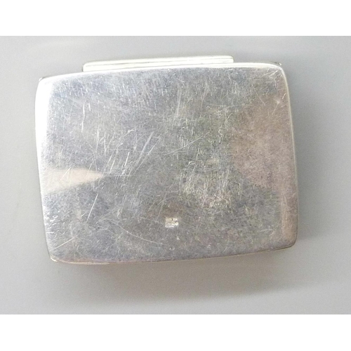 7128 - A silver and Blue John set pill box, 27g, 3.6 x 2.8cm