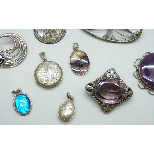 7129 - A white metal mounted Ruskin plaque, a silver set Blue John pendant, together with other silver jewe... 