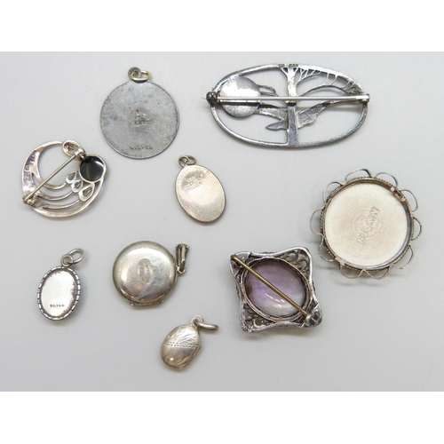 7129 - A white metal mounted Ruskin plaque, a silver set Blue John pendant, together with other silver jewe... 