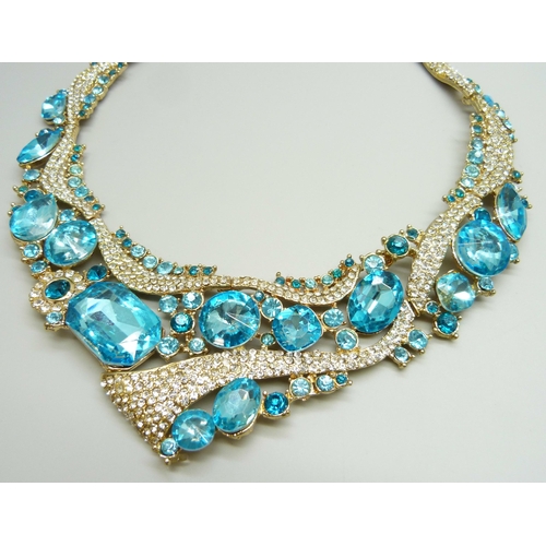 7133 - A large statement paste set costume necklace