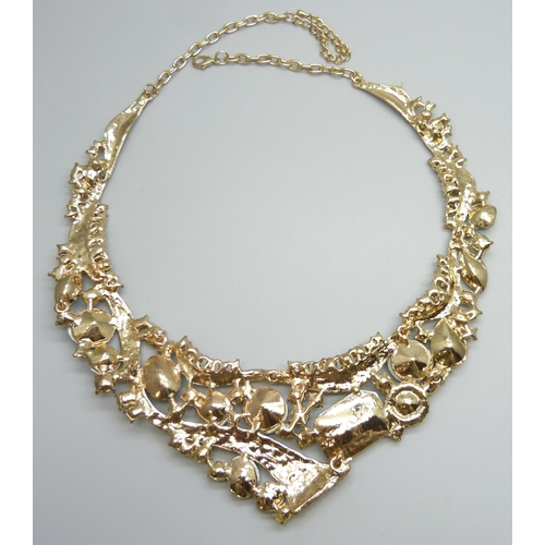 7133 - A large statement paste set costume necklace