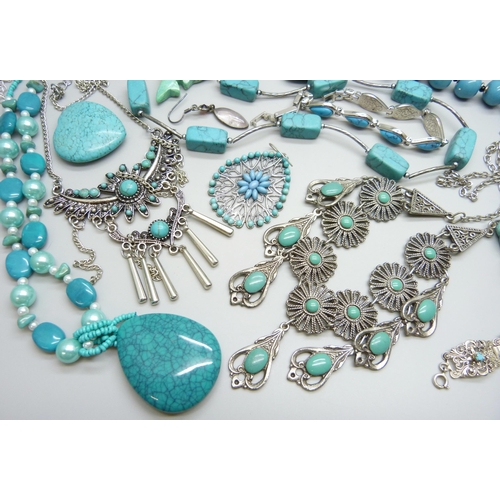 7135 - A collection of turquoise and turquoise coloured jewellery