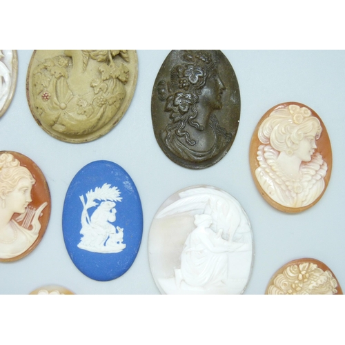 7138 - A collection of unmounted cameos including a ceramic example and a lava cameo depicting Bacchus, 4.3... 