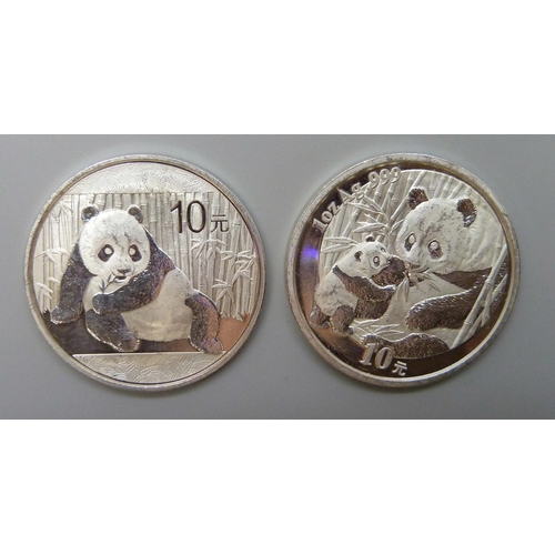 7169 - A 2005 1oz 999 fine silver 10 yuan Chinese Panda coin and a 2015 10 yuan Chinese panda coin