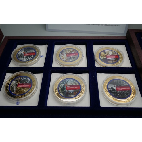 7204 - A London Highlights commemorative coin set with certificate, and a Windsor Mint bank note gold plate... 