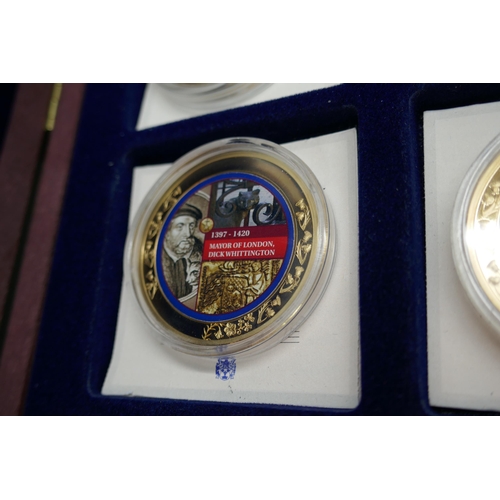 7204 - A London Highlights commemorative coin set with certificate, and a Windsor Mint bank note gold plate... 