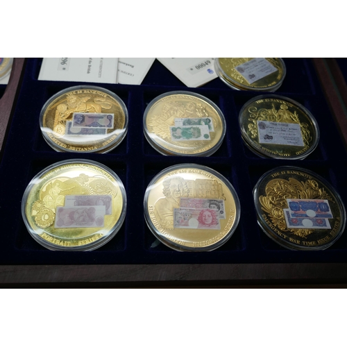 7204 - A London Highlights commemorative coin set with certificate, and a Windsor Mint bank note gold plate... 