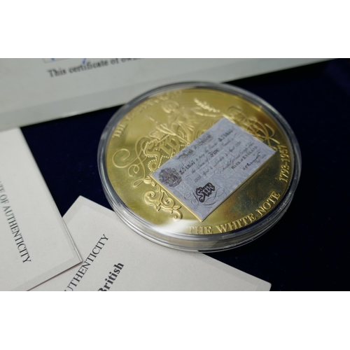 7204 - A London Highlights commemorative coin set with certificate, and a Windsor Mint bank note gold plate... 