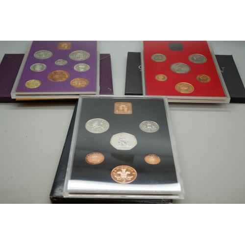 7205 - A collection of Royal Mint proof sets and uncirculated coin packs