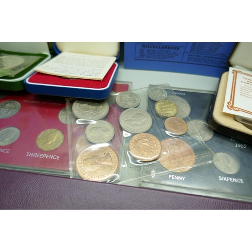 7206 - A collection of worldwide coins, proof sets, coin folders and 1978 Bahamas silver proof (45.3g), 197... 