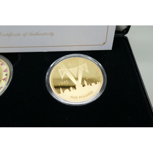 7207 - The VE Day 24 carat gold plated coin pair, one Solomon Islands Elizabeth II 2020 half dollar - Victo... 