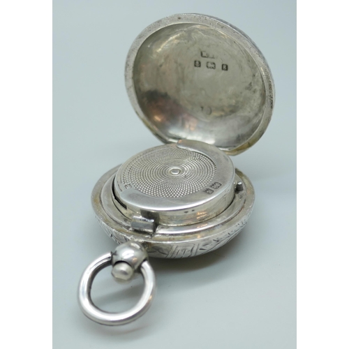 7225 - A silver sovereign case with engraved decoration, Birmingham 1906, 16g