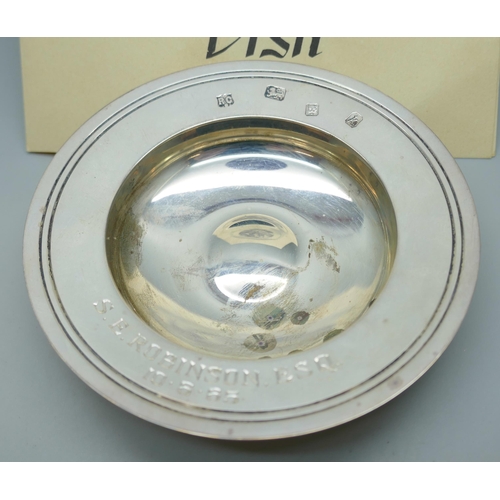 7227 - A silver dish with inscription, London 1965, 62g, 9.5cm