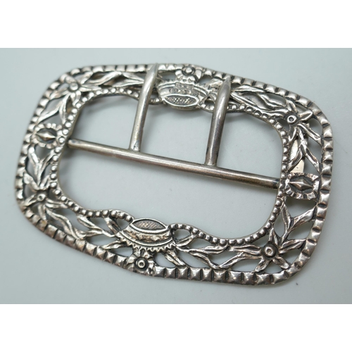 7231 - A silver buckle with cherub design, 11cm, and an Art Nouveau silver buckle, 92g total