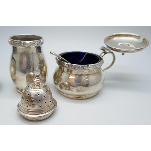 7247 - A silver three piece cruet set, Adie Brothers, Birmingham 1935, salt with blue glass liner stuck, to... 