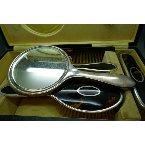 7251 - A silver and tortoiseshell vanity set, Birmingham 1922, lacking one brush