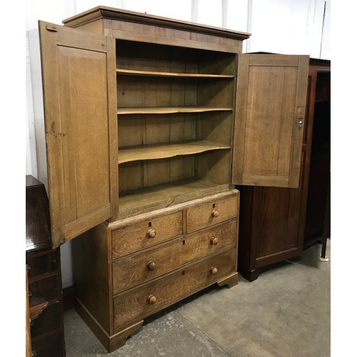 113 - A George III fitted oak two door housekeepers cupboard