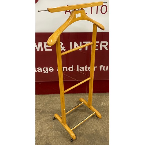 84 - A gentlemen's beech valet stand