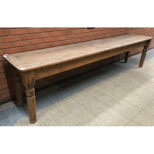 124 - A very large Victorian pitch pine servants pantry table