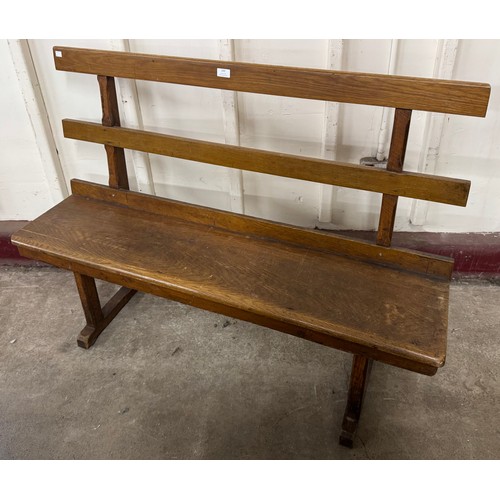 193 - An early 20th Century oak bench