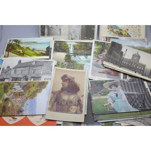 2019 - A collection of Edwardian and later postcards, approximately 350