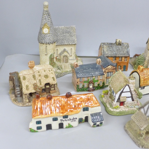 2050 - Six Lilliput Lane models including Cowslip Cottage, two David Winter including The Chapel and twelve... 