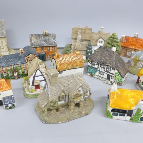 2050 - Six Lilliput Lane models including Cowslip Cottage, two David Winter including The Chapel and twelve... 