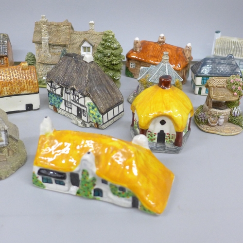 2050 - Six Lilliput Lane models including Cowslip Cottage, two David Winter including The Chapel and twelve... 