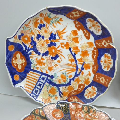 2052 - Four Imari plates including one shell shaped, a/f