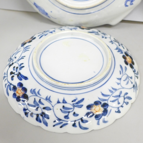 2052 - Four Imari plates including one shell shaped, a/f