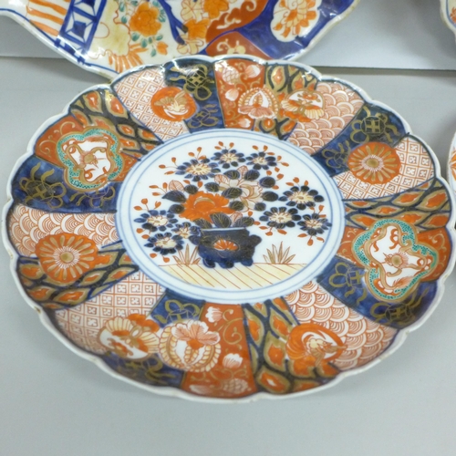 2052 - Four Imari plates including one shell shaped, a/f