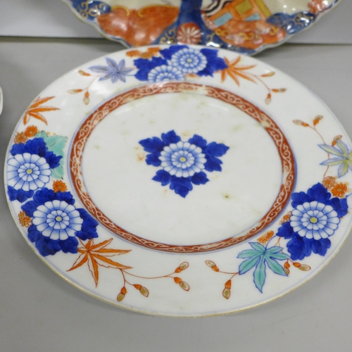 2052 - Four Imari plates including one shell shaped, a/f